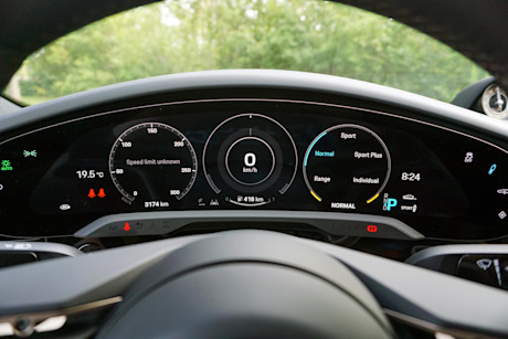 Editorial 2023 porsche taycan gts 230927 18 di