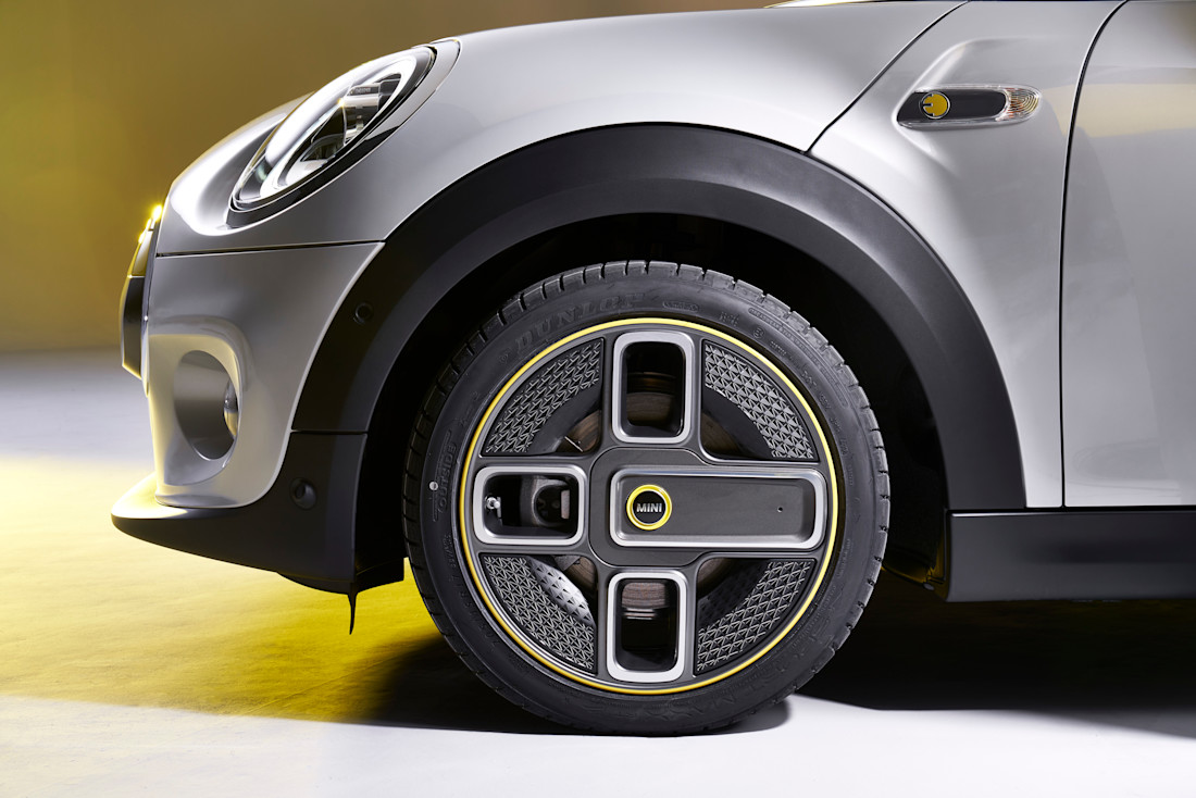 P90357969_highRes_the-new-mini-cooper-.jpg