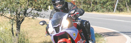 Prueba: Aprilia RSV1000R – Italiana de pura raza