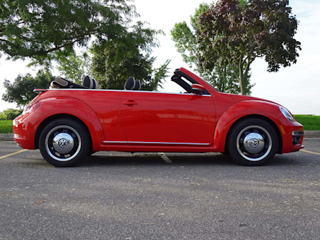 Editorial 2018 volkswagen convertible coast edition 07 jb