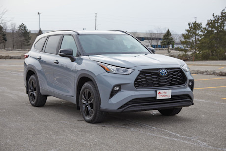 Editorial 2024 toyota highlander hybrid xle awd td 240425 03 jk