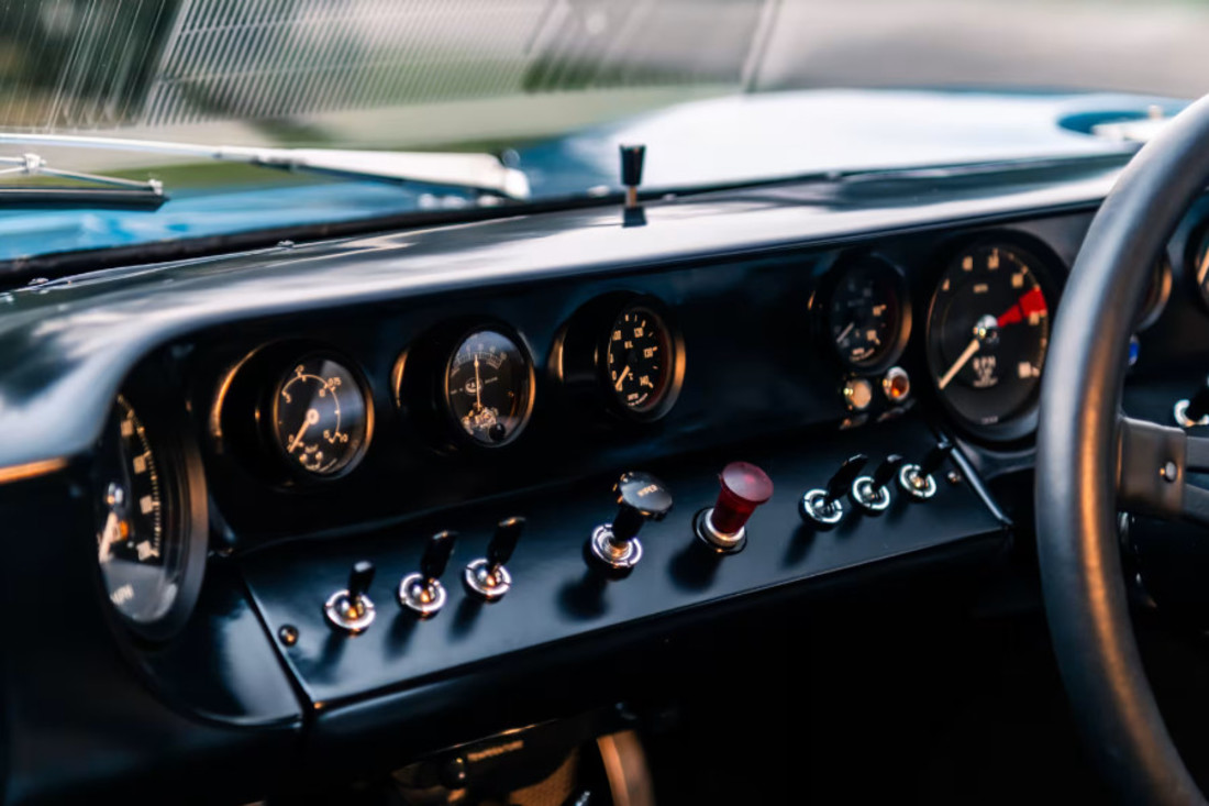 Ford-GT40-MkI-11966-autoscout24 (4).jpg