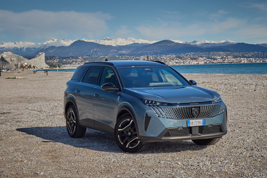 Recensione Peugeot 5008: meglio le due ibride o l’elettrica?