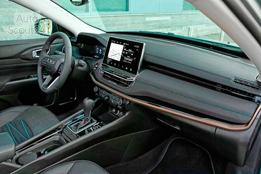 04_Jeep®-Compass-e-Hybrid.jpg