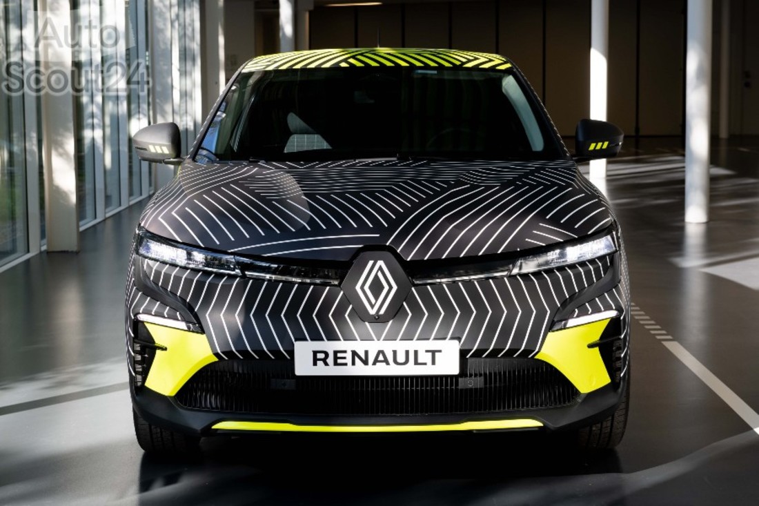 2021__New_Renault_MEGANE_ETECH_Electric_preproduction_1 (1).jpg
