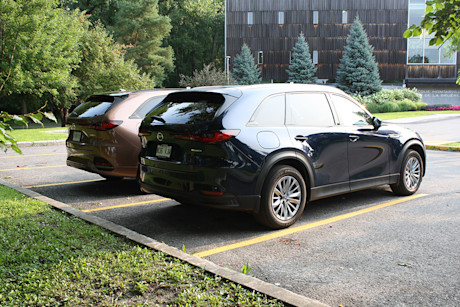 Match comparatif des VUS intermédiaires hybrides rechargeables, Édition 2024: Mazda CX-90 PHEV 2024 vs Mazda CX-70 PHEV 2025 Image