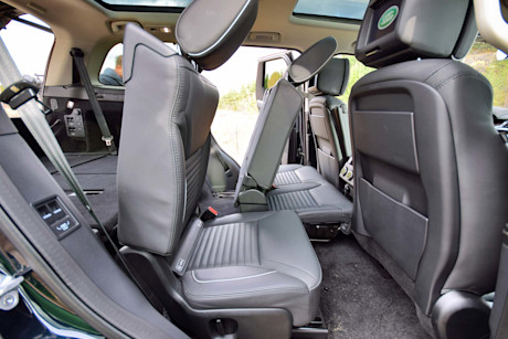 Editorial 2018 land rover discovery hse luxury td6 42 jp