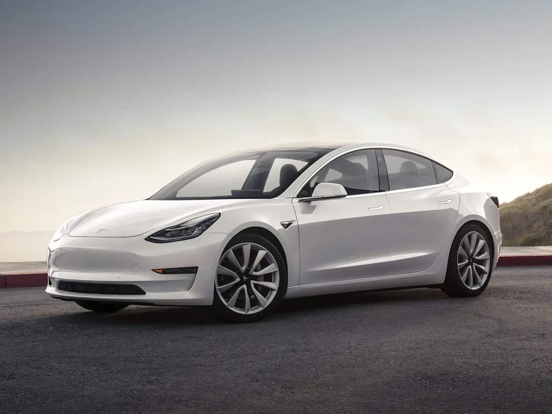 Tesla-Model 3-2018-Front Three-Quarter.669d31aa