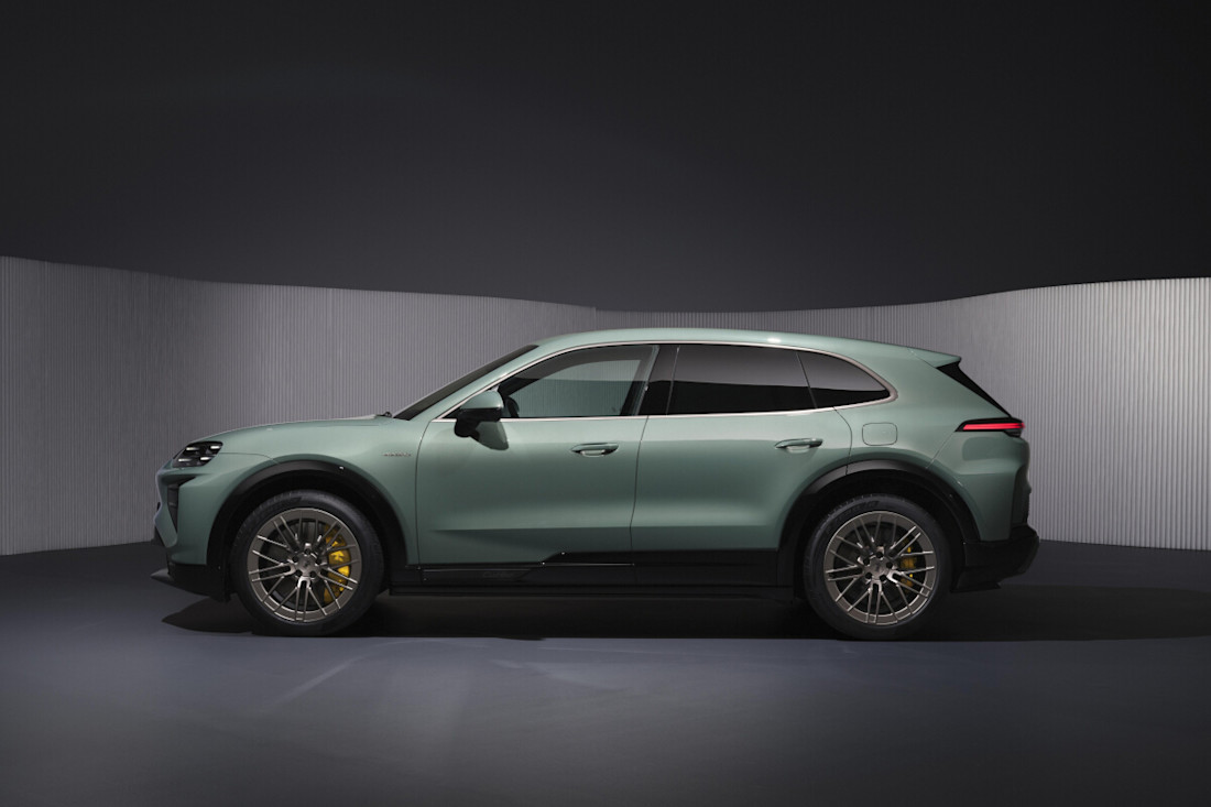 Porsche_Cayenne_Electric-2.jpg