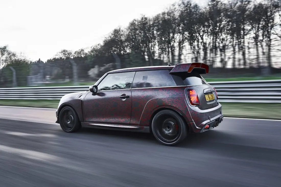  Wer es nicht nur sportlich, sondern auch stylisch mag, kann sich auf den Mini John Cooper Works verlassen.