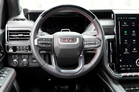 GMC Yukon AT4 Ultimate 2025 : essai routier Body Image