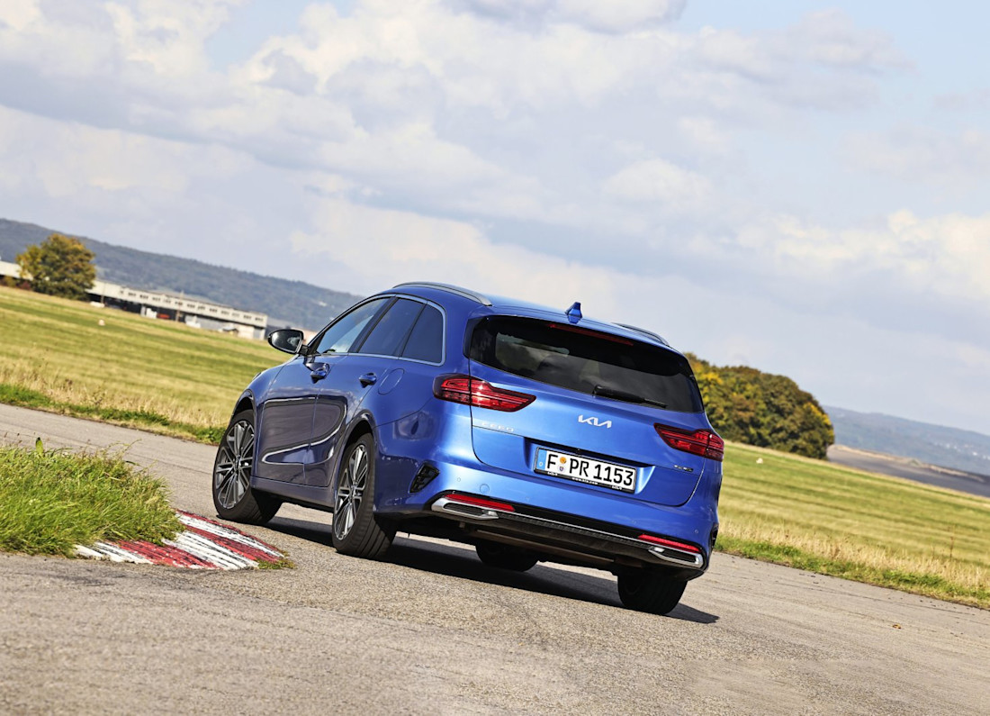 ford-focus-kia-ceed-2023-3.jpg
