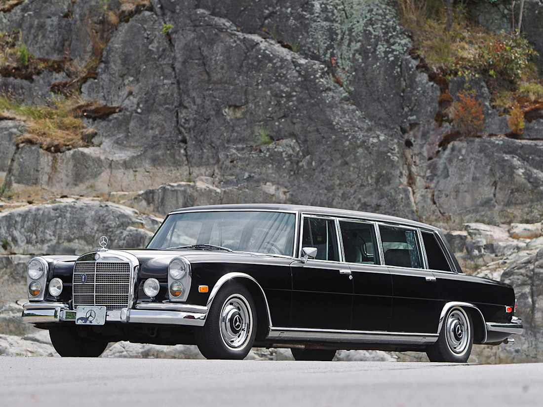 mercedes-benz 600 4-door pullman limousine