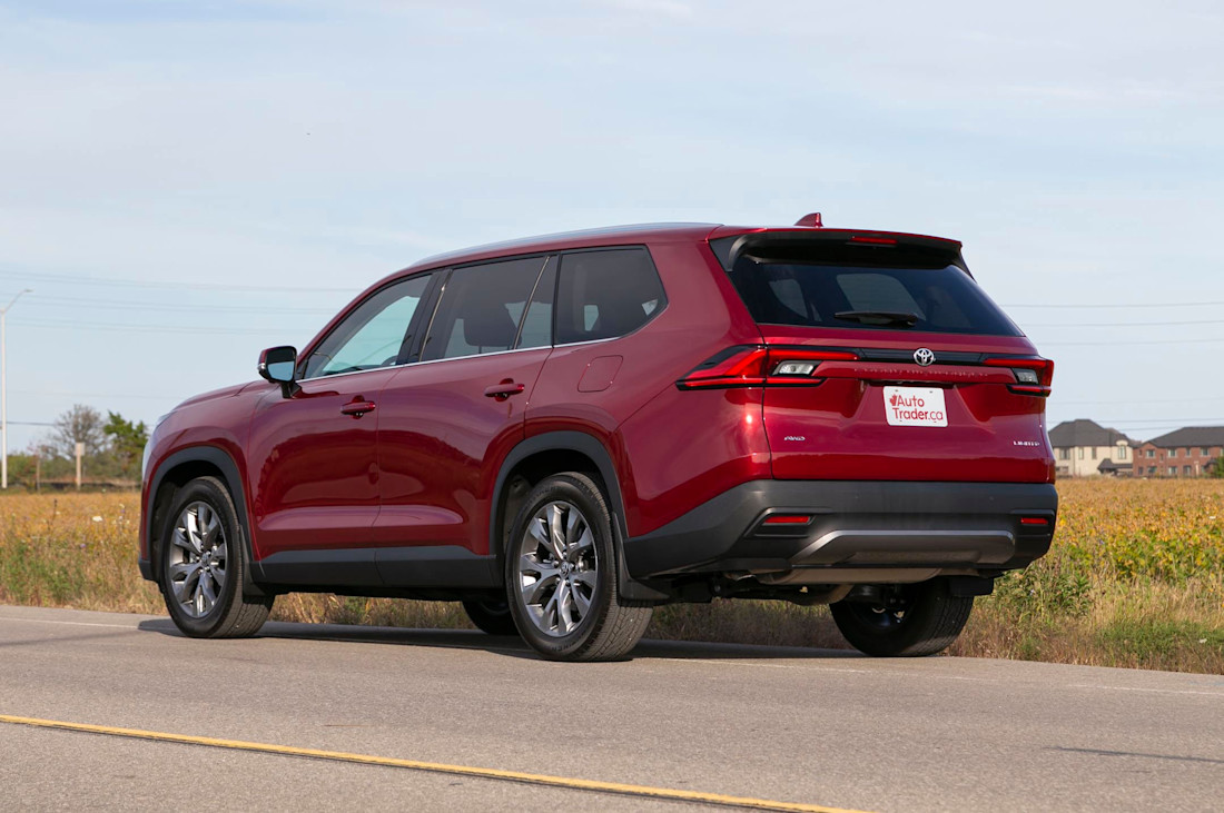 Editorial 2024 toyota grand highlander limited awd td 231019 08 jw