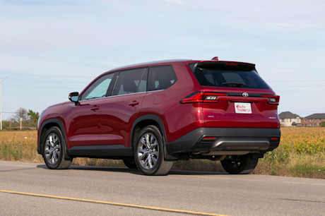 Editorial 2024 toyota grand highlander limited awd td 231019 08 jw