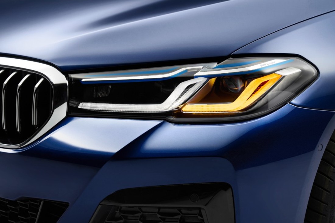 P90389035_highRes_the-new-bmw-530e-xdr (1).jpg