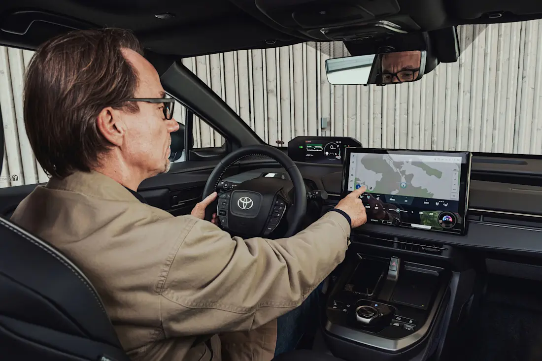 Toyota-bz4x-touring-2026-ah-cockpit
