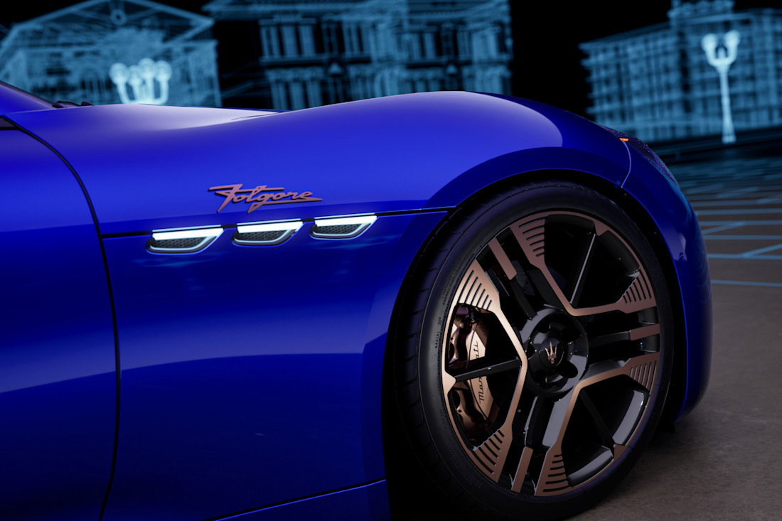 Maserati-Gran-Turismo-110-ANIVERSARIO-Blu-Inchiostro (3).jpg