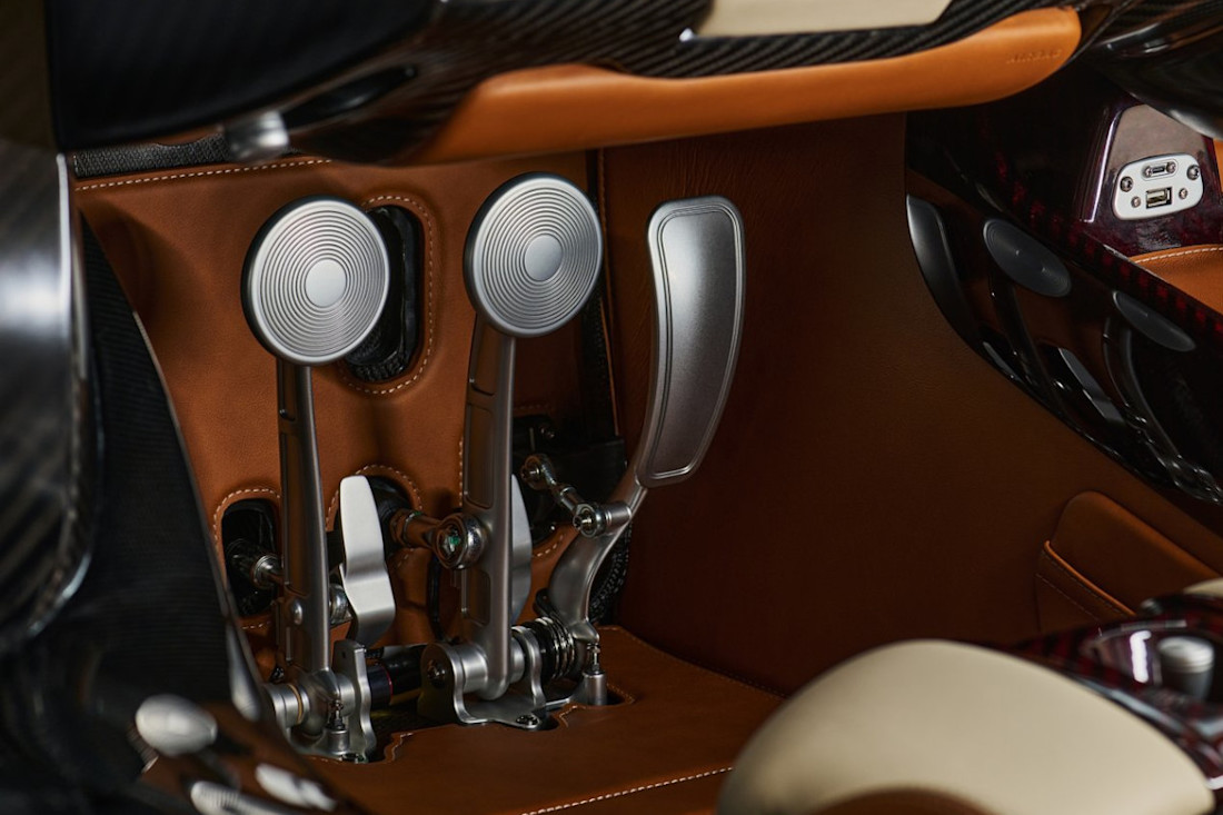 Pagani-Utopia-Roadster-2025 (10).jpg