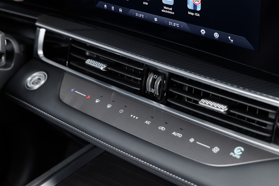 Ebro-S700-2025-interior (7).jpg