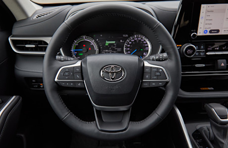 Editorial 2024 toyota highlander hybrid xle awd td 240425 22 jk