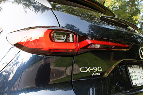 Match comparatif des VUS intermédiaires hybrides rechargeables, Édition 2024: Mazda CX-90 PHEV 2024 vs Mazda CX-70 PHEV 2025 Image