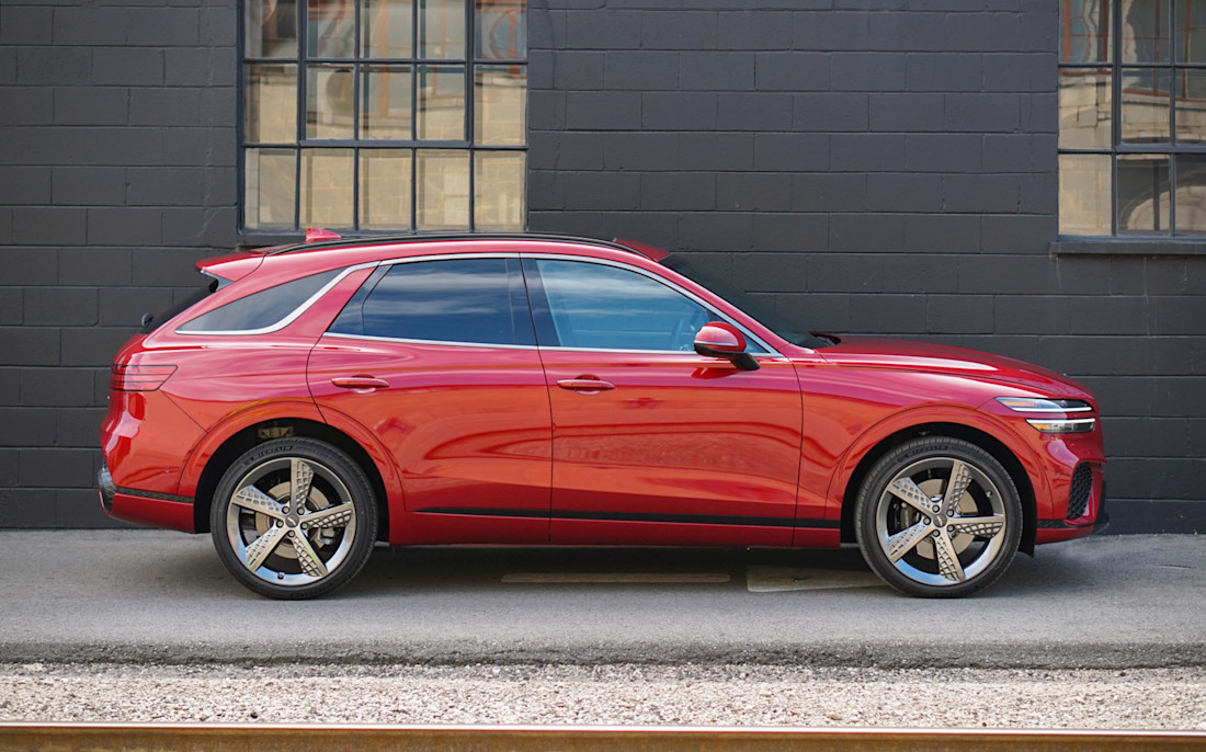 Editorial 2022 genesis gv70 35t sport plus awd 05 jl