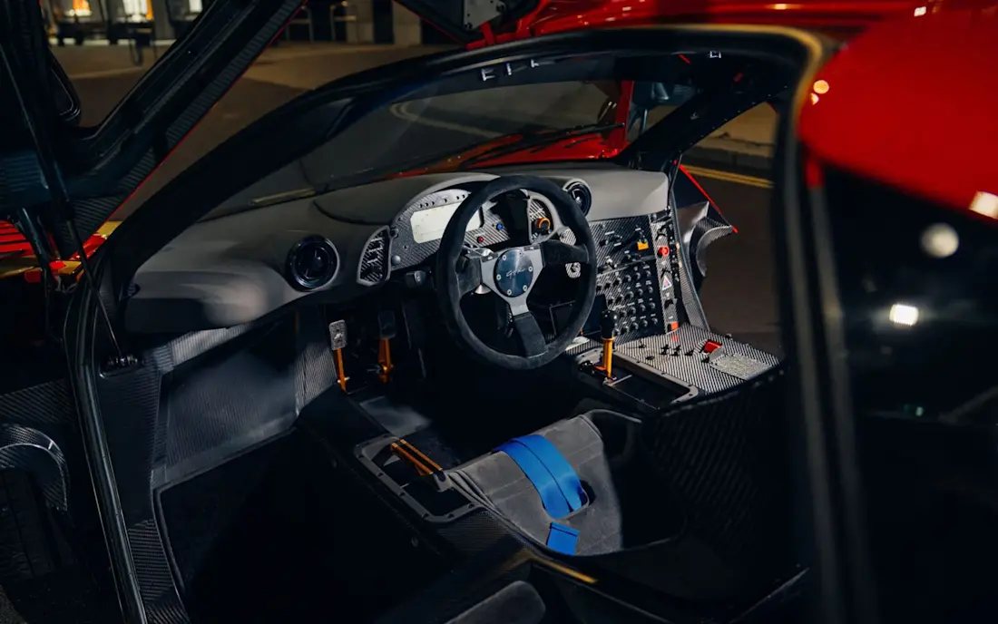 McLaren-F1-GTR-pink-floyd (7).jpg