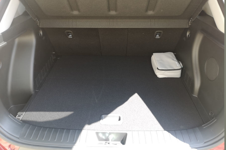 hyundai-kona-2023-1-0-mhev-tecno-review-autoscout24 (36).jpg