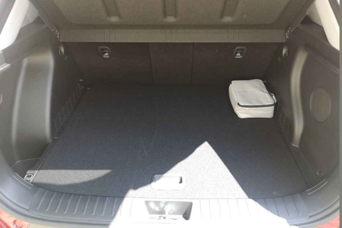 hyundai-kona-2023-1-0-mhev-tecno-review-autoscout24 (36).jpg