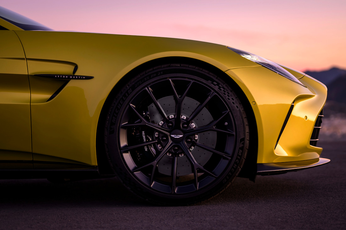 Aston-Martin-Vantage-2024 (1).jpg
