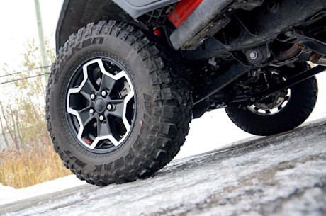 Chevrolet Colorado ZR2 Bison 2020 vs Jeep Gladiator Rubicon 2020 : match comparatif Body Image