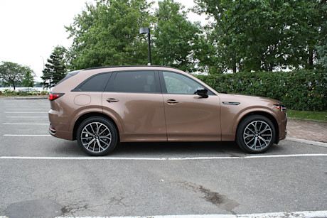 Match comparatif des VUS intermédiaires hybrides rechargeables, Édition 2024: Mazda CX-90 PHEV 2024 vs Mazda CX-70 PHEV 2025 Image