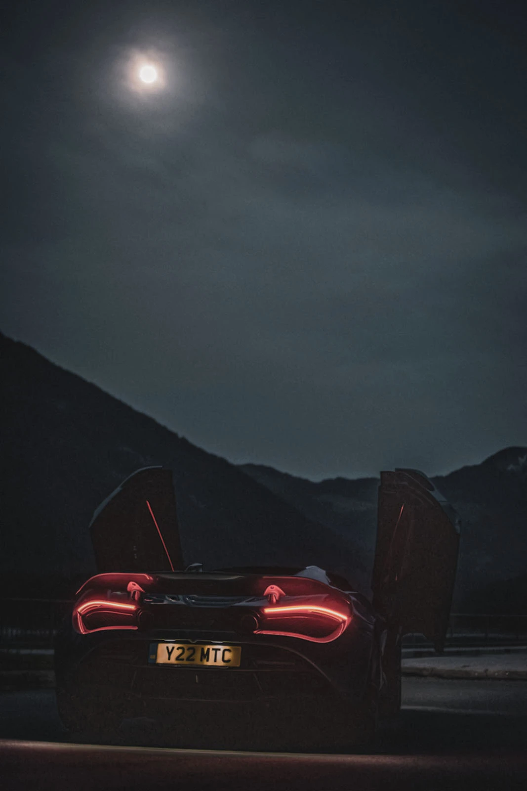 McLaren-720S-Spider-Night2