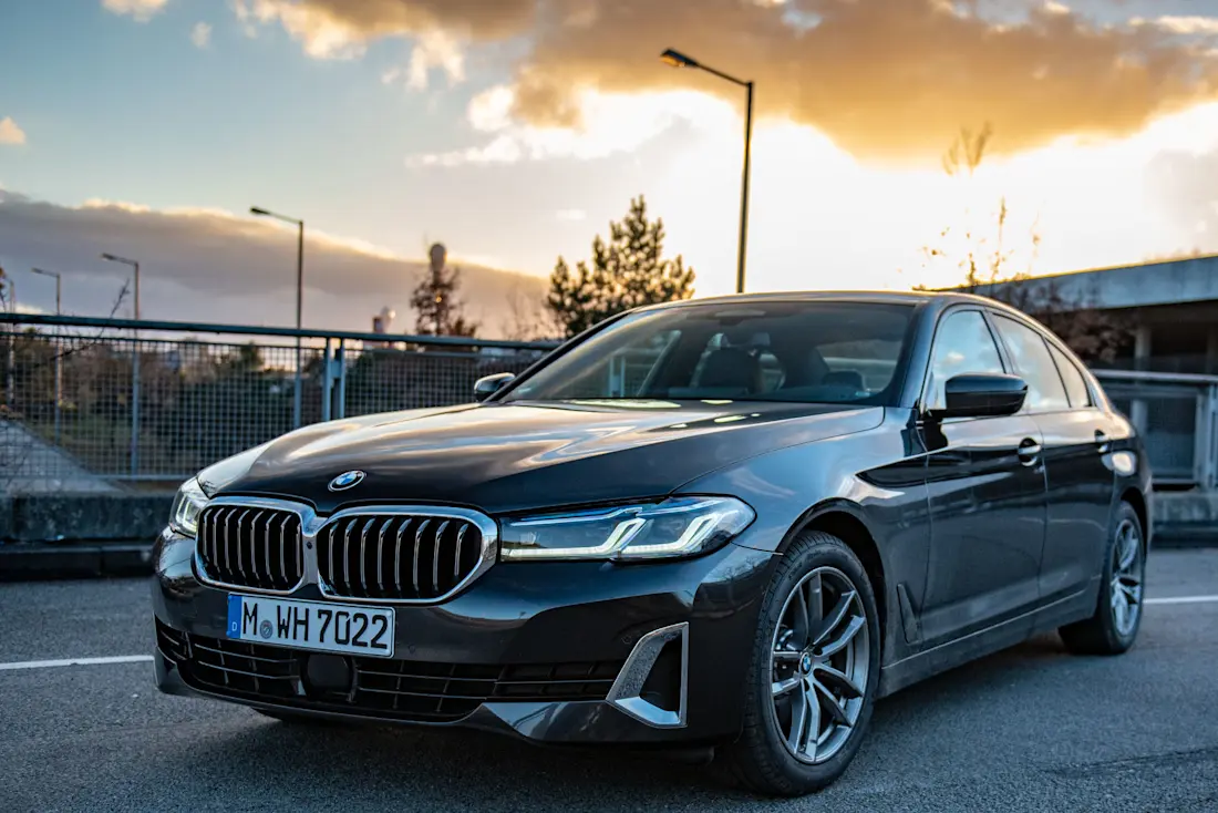 BMW-520i-Limousine-Front-Side2