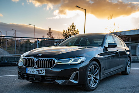 BMW-520i-Limousine-Front-Side2