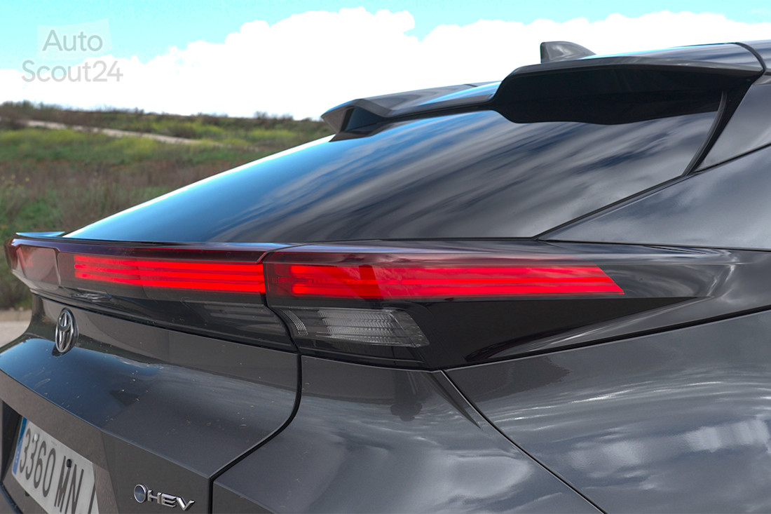 Toyota-c-hr-advance-2024 (4).jpg