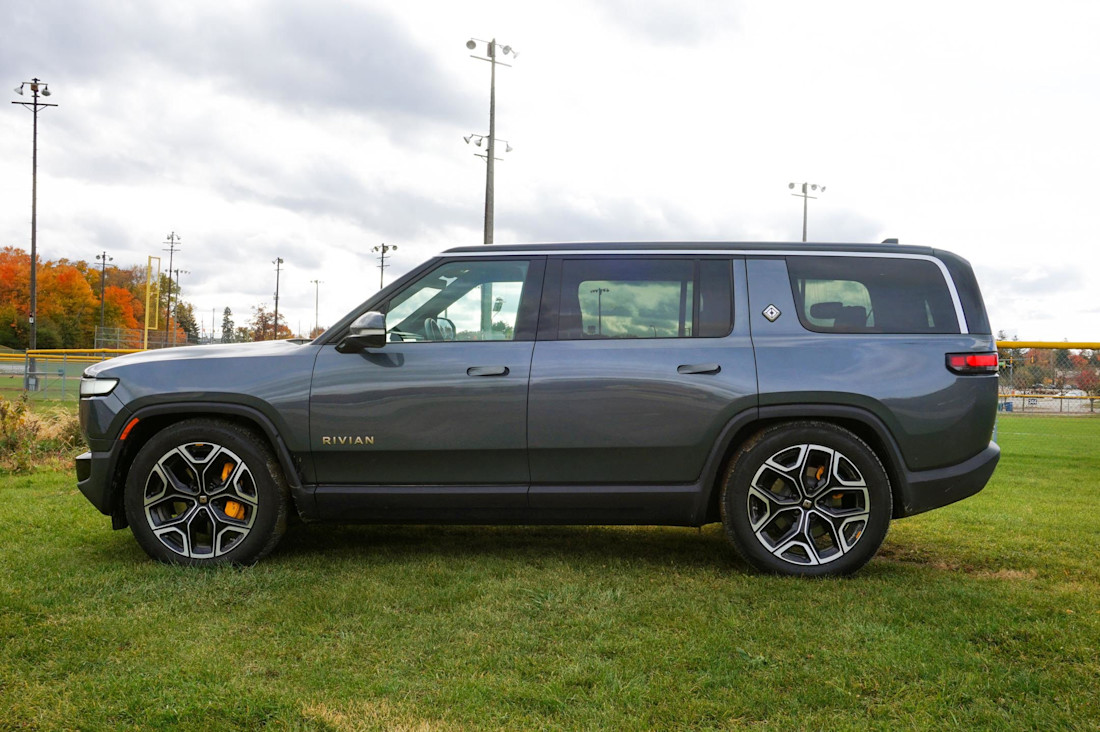 24 Rivia's R1s Rivian R1S First Drive Review - AutoTrader.ca