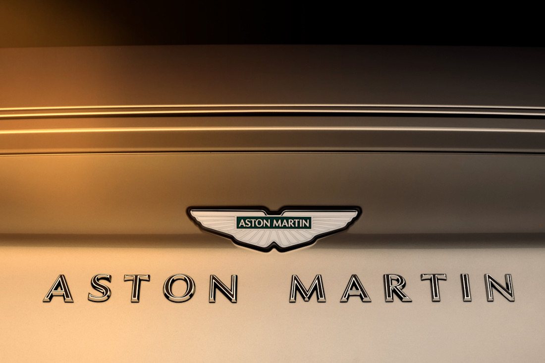 Aston-Martin-DB12-Goldfinger-Edition (10).jpg