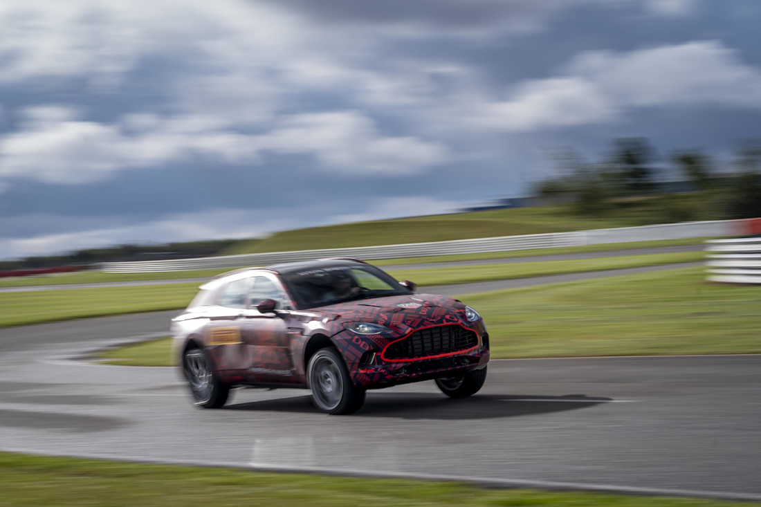 aston-martin-dbx- (3).jpg