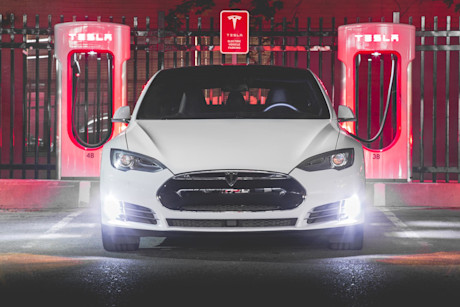 Editorial 2015 tesla model s p85d 01 rf