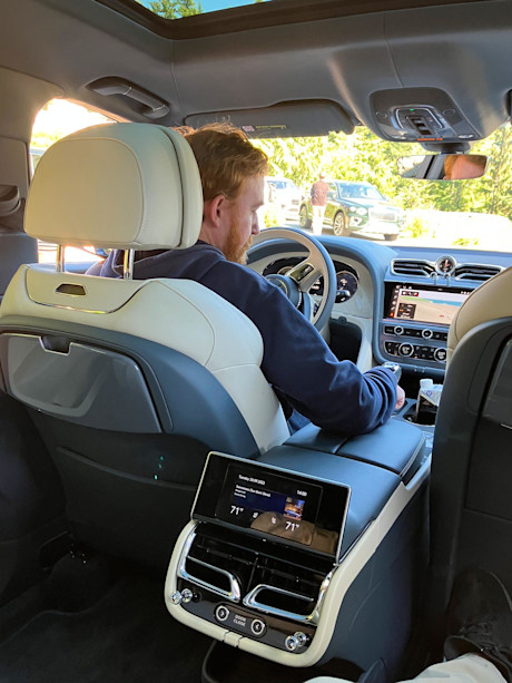 Editorial 2023 bentley bentayga 32 sb