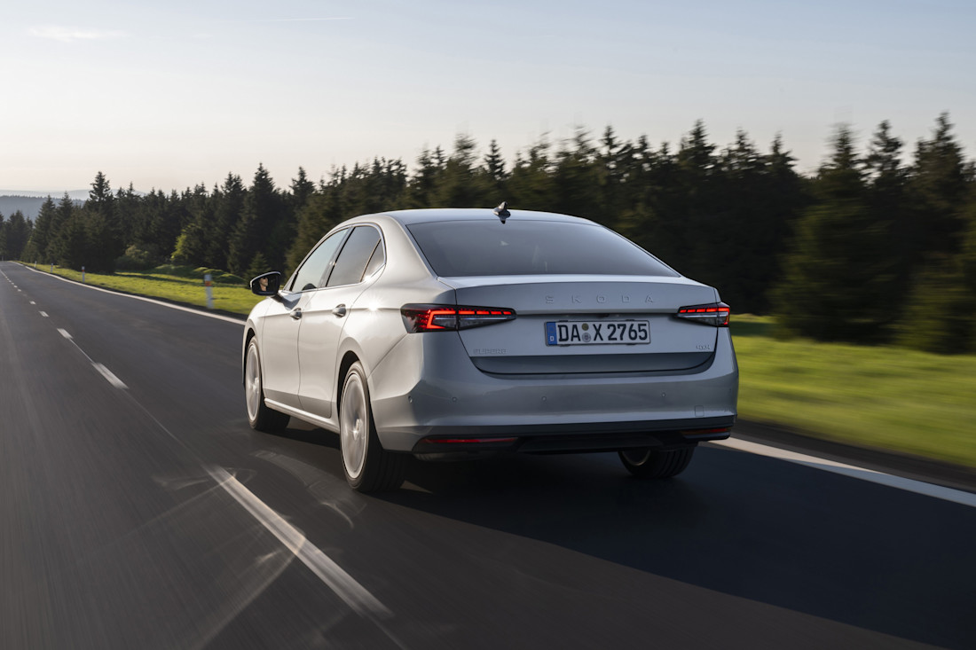 4-redenen-om-skoda-superb-als-hatchback-te-kopen-en-niet-als-stationwagon-2025-05