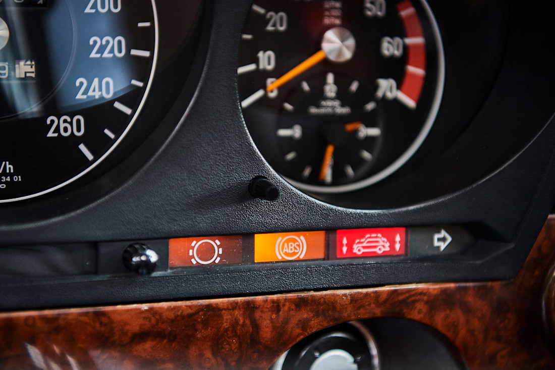 Mercedes-w123 (3).jpg