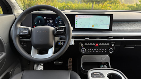 2026 Hyundai Ioniq 9 vs VinFast VF 9 Comparison Test + Video Body Image