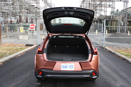 Lexus UX 300h 2025 : essai routier Image