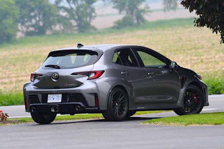 Toyota GR Corolla vs Volkswagen Golf R : match comparatif Body Image