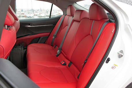 Editorial 2018 toyota camry xse 08 ew