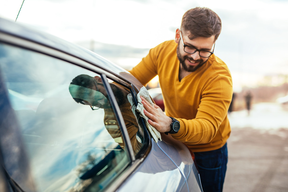 Lucidare auto: come si fa, costo, fai da te