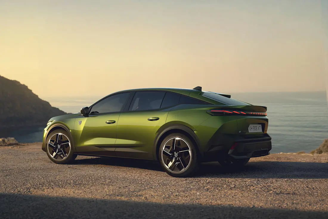 PEUGEOT E408 2601STYP 002 FR